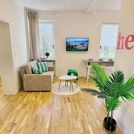 M8 Parkside Two Apartman