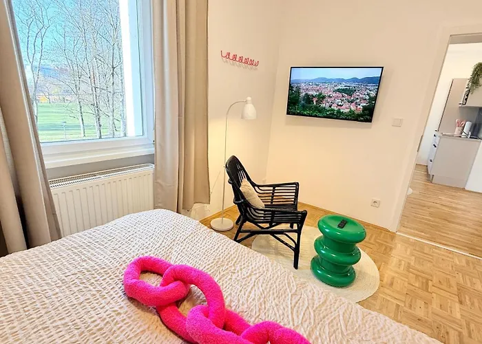 Апартаменти M8 Parkside Two